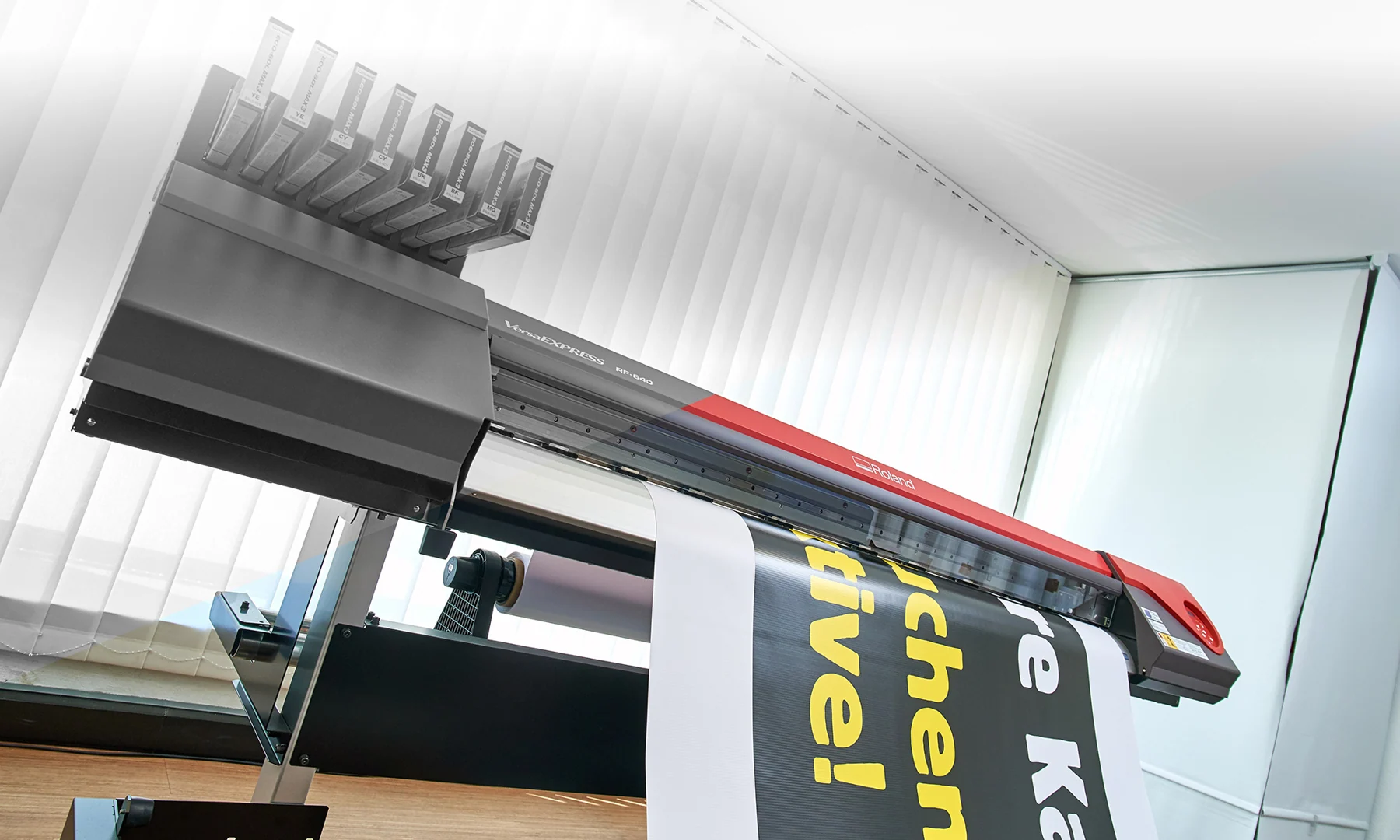 Digitaldruck auf Rollenmaterial mit einem Großformatdrucker